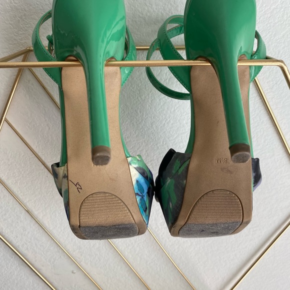 GUESS  Size 8.5  Floral Satin, Platform Sandals - Picture 5 of 5